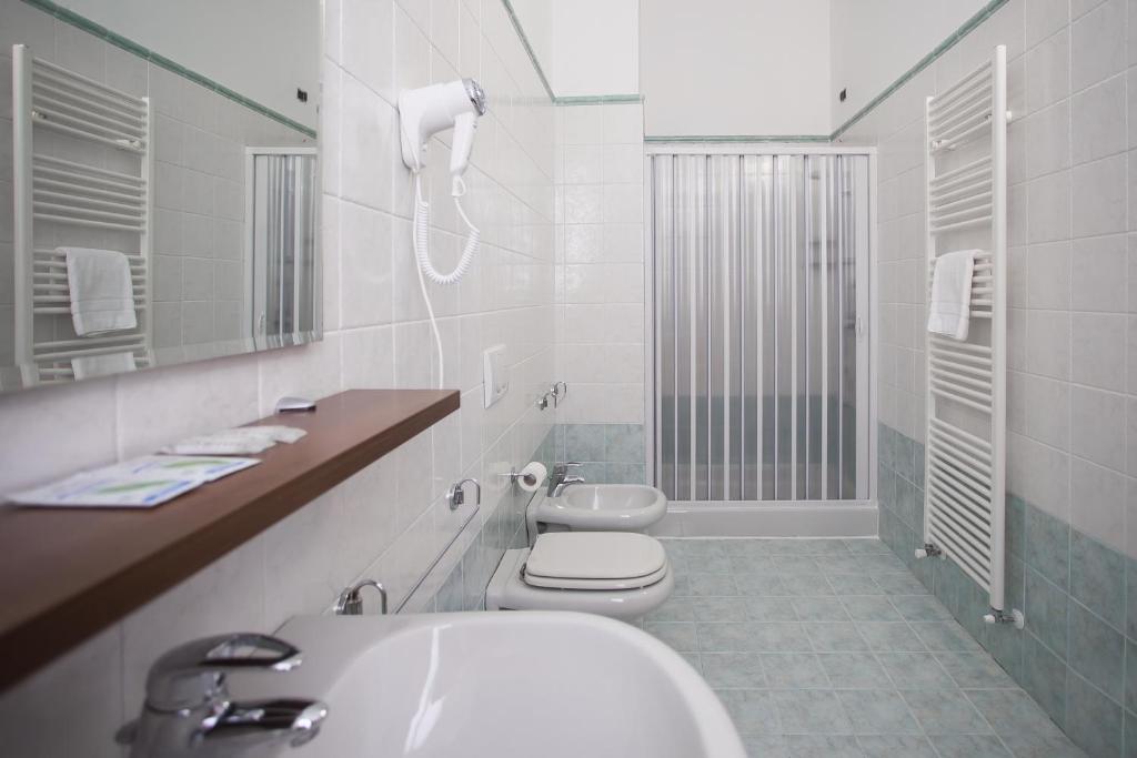 Koupelna v ubytování Hotel Amico