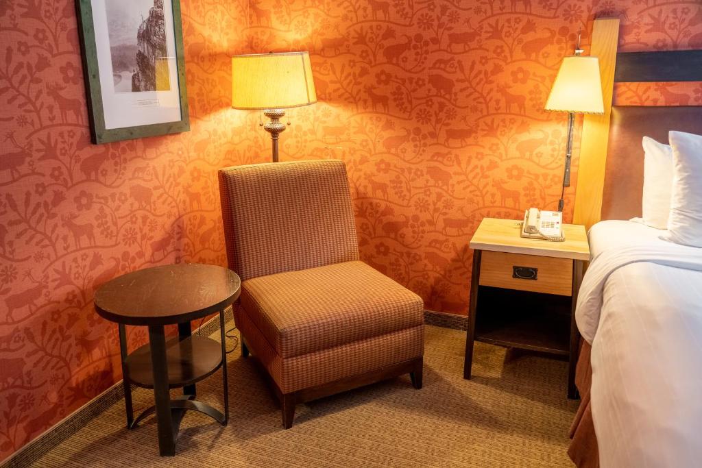 Postel nebo postele na pokoji v ubytování Fox Hotel and Suites