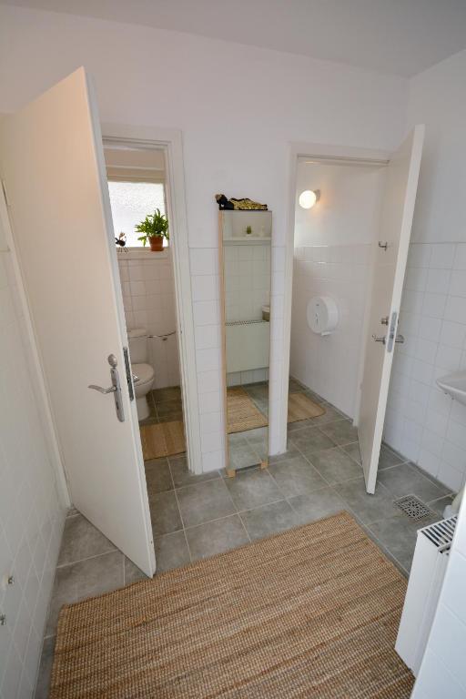 Koupelna v ubytování Österlengården