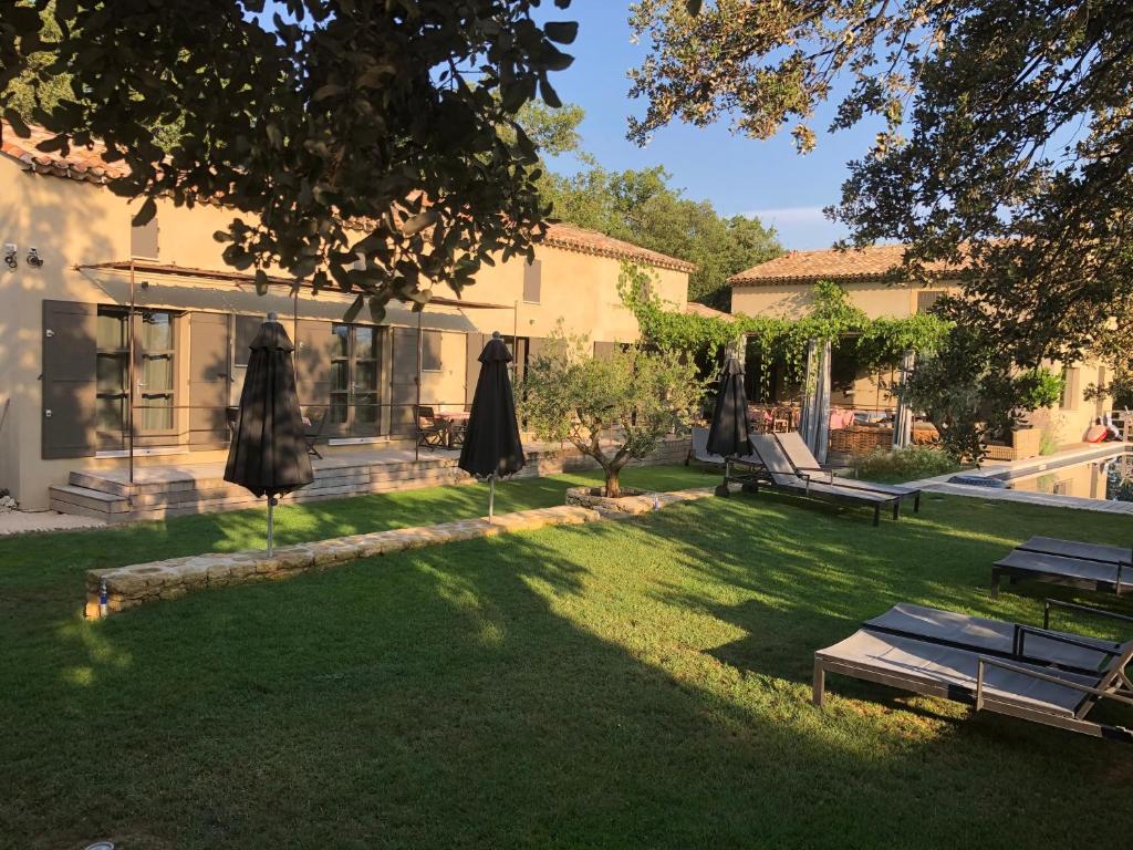 Zahrada ubytování Une Sieste en Luberon