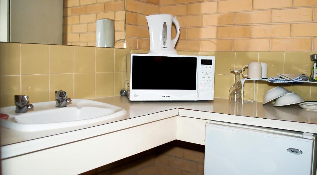 TV a/nebo společenská místnost v ubytování Angaston Vineyards Motel