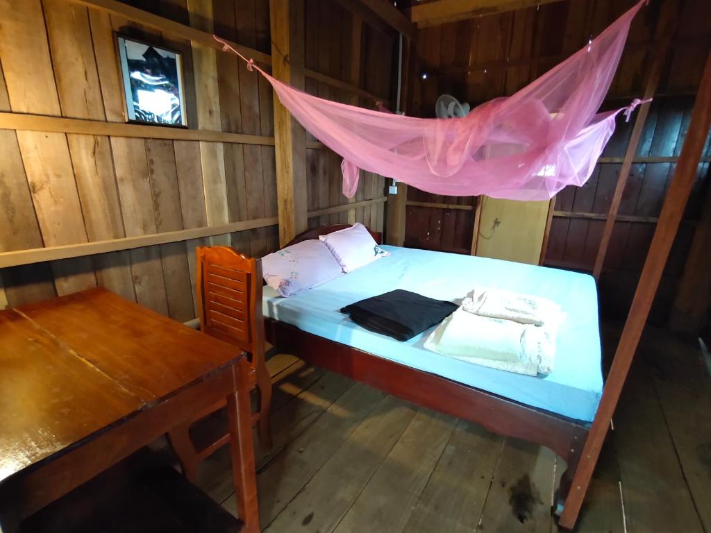 Postel nebo postele na pokoji v ubytování Tree Trails Homestay & Offers Jungle Trekk-Scooter For Rental