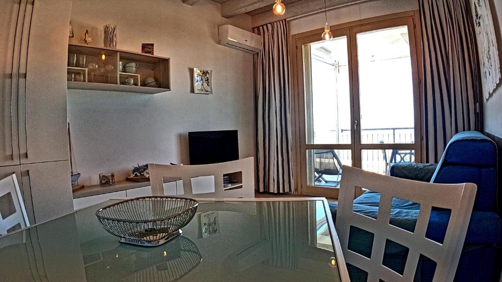 TV a/nebo společenská místnost v ubytování Asinaro Residence - Fronte Mare