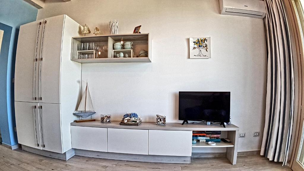 TV a/nebo společenská místnost v ubytování Asinaro Residence - Fronte Mare