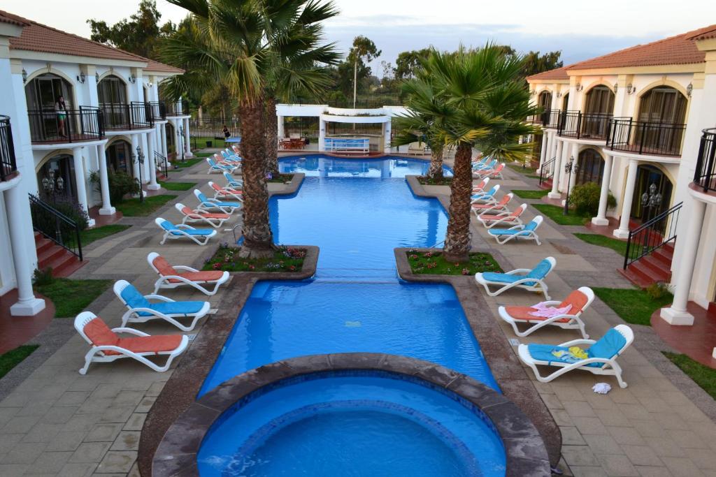 Bazén v ubytování Aparthotel Serena Dream nebo v jeho okolí