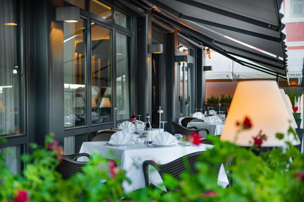 Reštaurácia alebo iné gastronomické zariadenie v ubytovaní Hotel Ligure