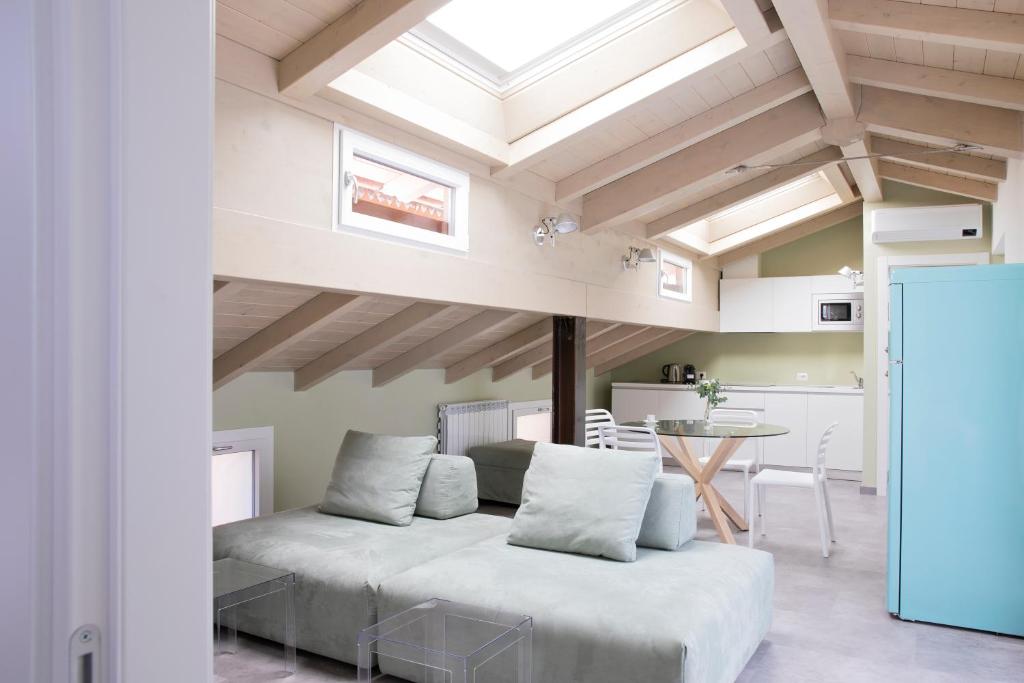 A kitchen or kitchenette at CHARMING MOMENT di Villa Porta - Residenza Porto Vecchio
