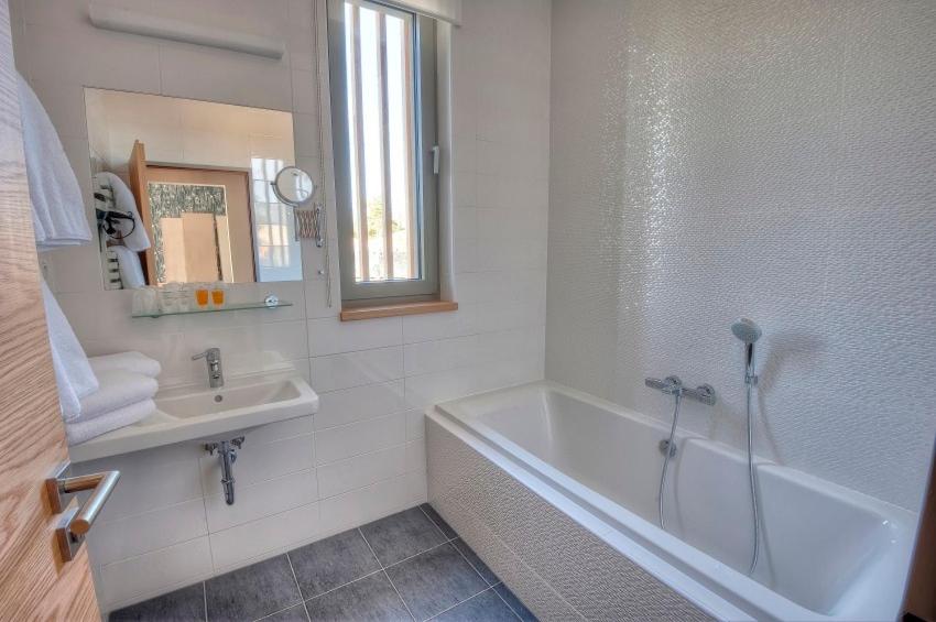 Koupelna v ubytování Hotel Vinice Hnanice