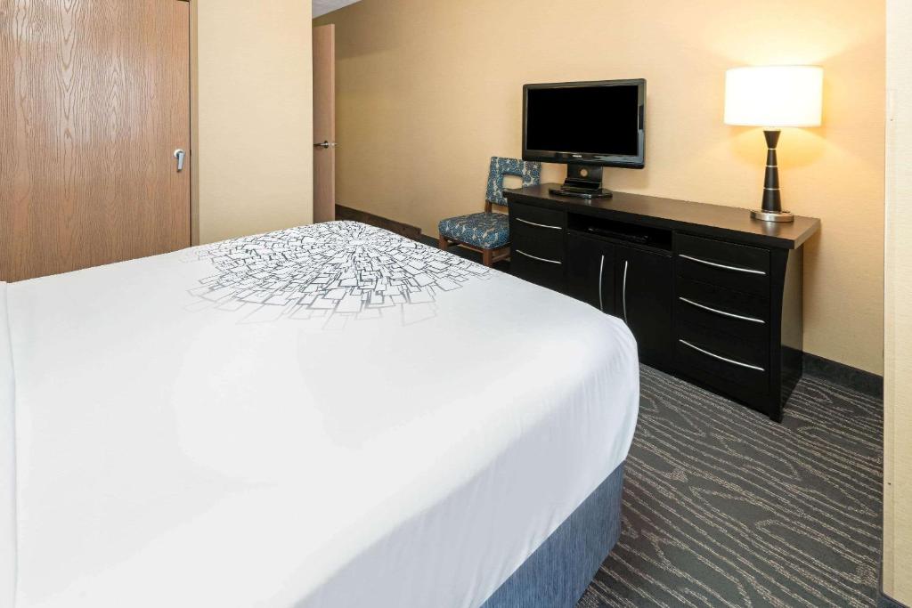 La Quinta by Wyndham Logan photo