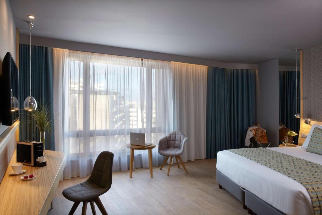 Postel nebo postele na pokoji v ubytování Wyndham Grand Athens