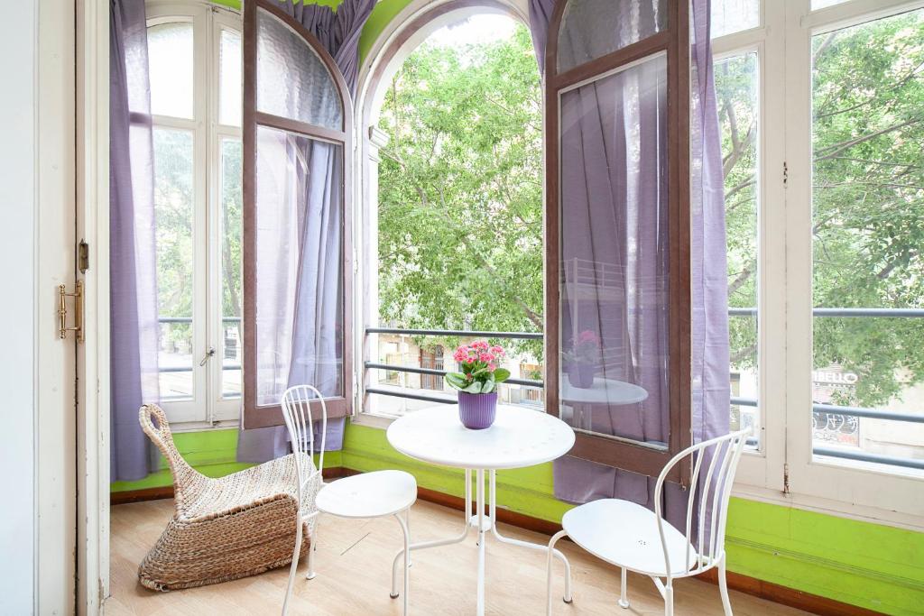 Fabrizzios Terrace Hostel - 4