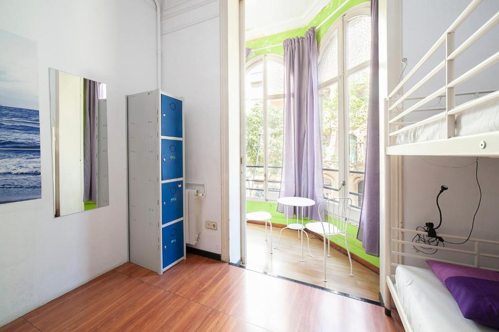 Fabrizzios Terrace Hostel - 8