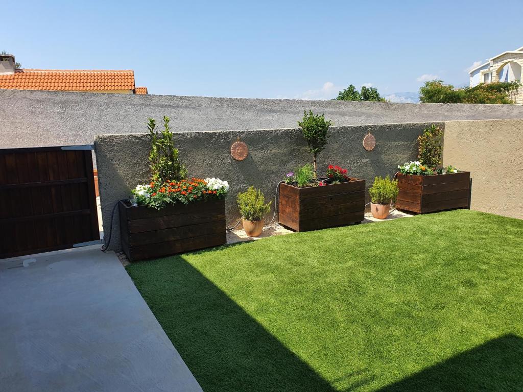 Ogród w obiekcie La Dolce Vita Apartment