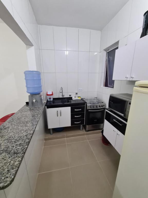  Kitão com quarto 50mts do mar