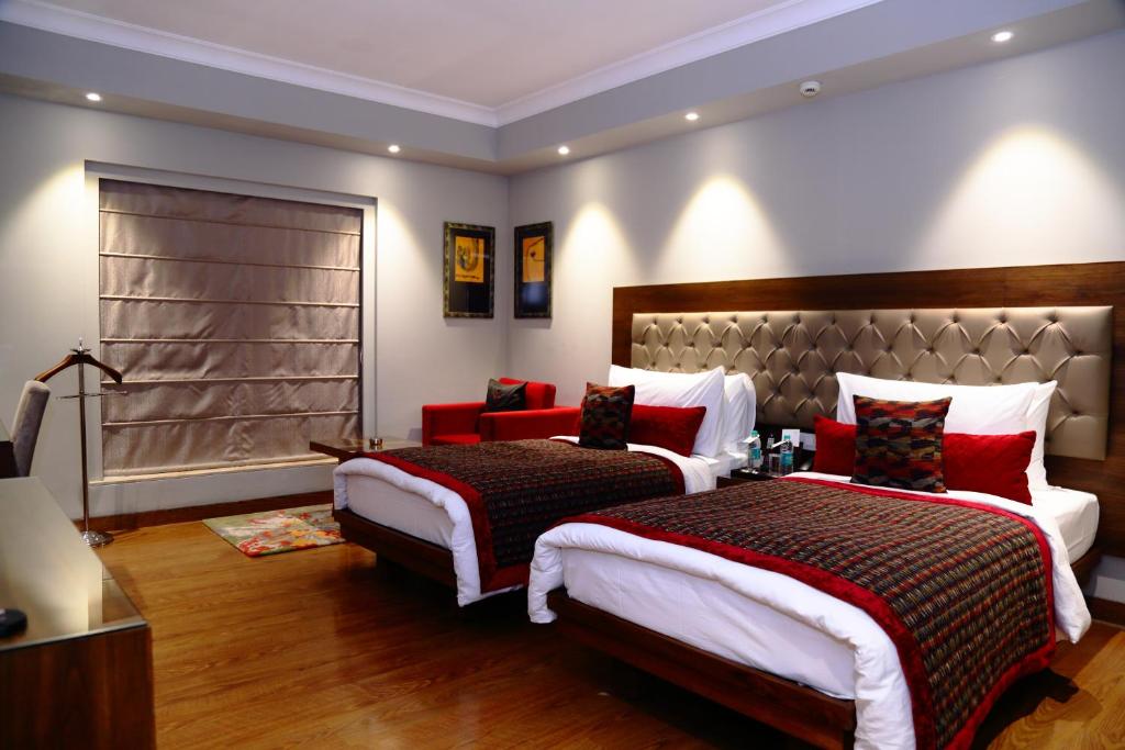 Postel nebo postele na pokoji v ubytování Fortune Sector 27, Noida - Member ITC Hotels' Group