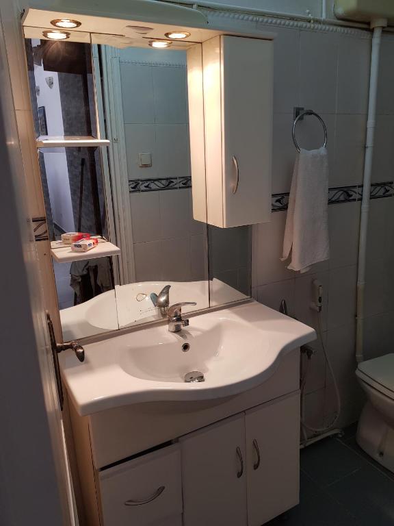 ApartF32020 - Appartement De Deux Chambres