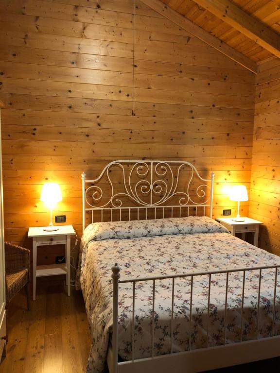Postel nebo postele na pokoji v ubytování CHALET B&B LAGHETTI MARTINA