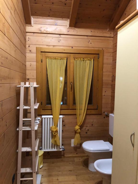 Koupelna v ubytování CHALET B&B LAGHETTI MARTINA