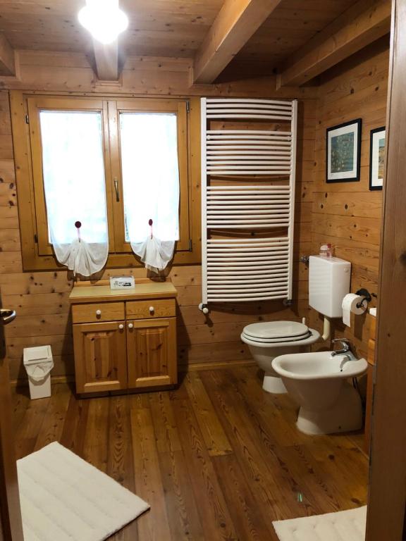 Koupelna v ubytování CHALET B&B LAGHETTI MARTINA