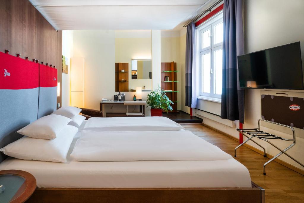 A bed or beds in a room at Hotel Rathaus - Wein & Design