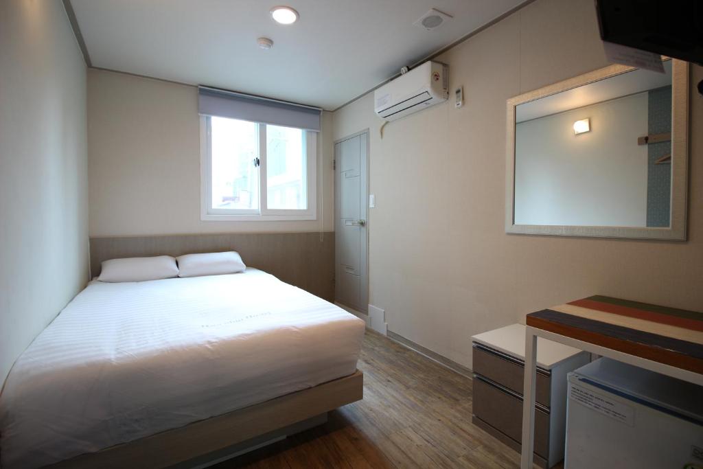 Kama o mga kama sa kuwarto sa Dongdaemun Hwashin Hostel