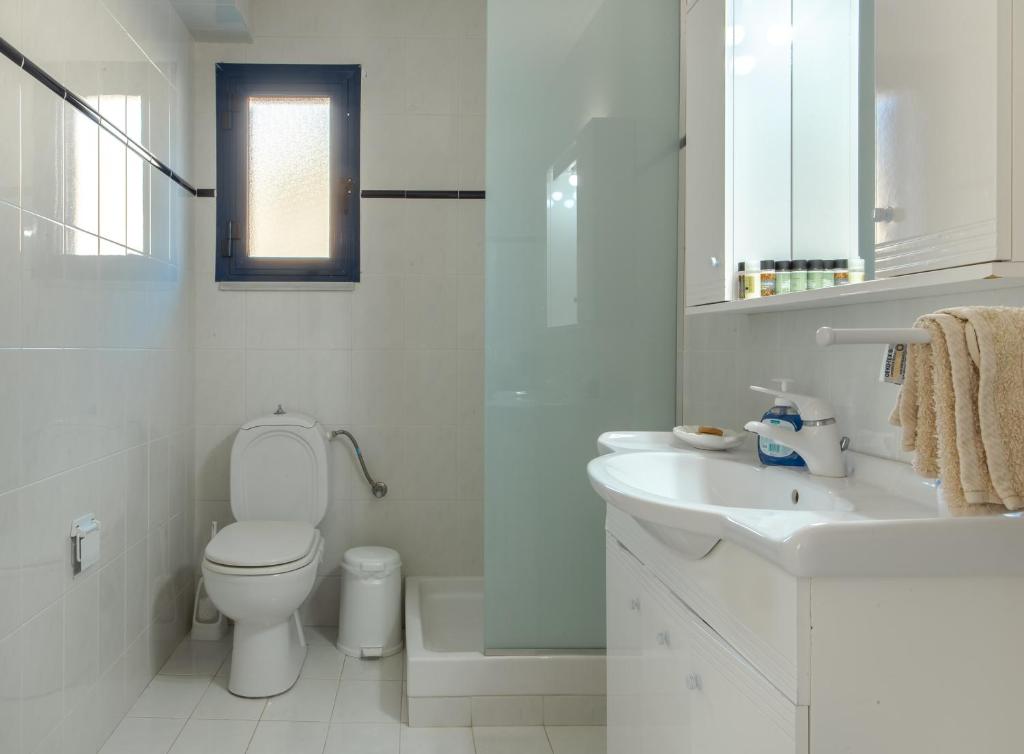 A bathroom at villa hena