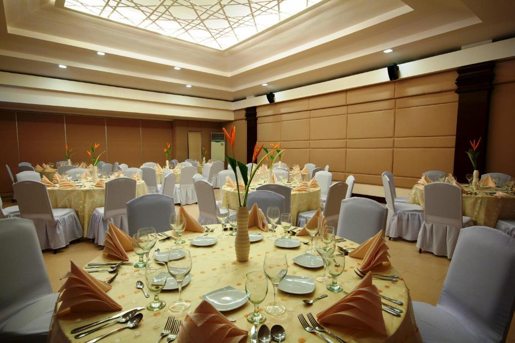 Restaurace v ubytování Henann Lagoon Resort