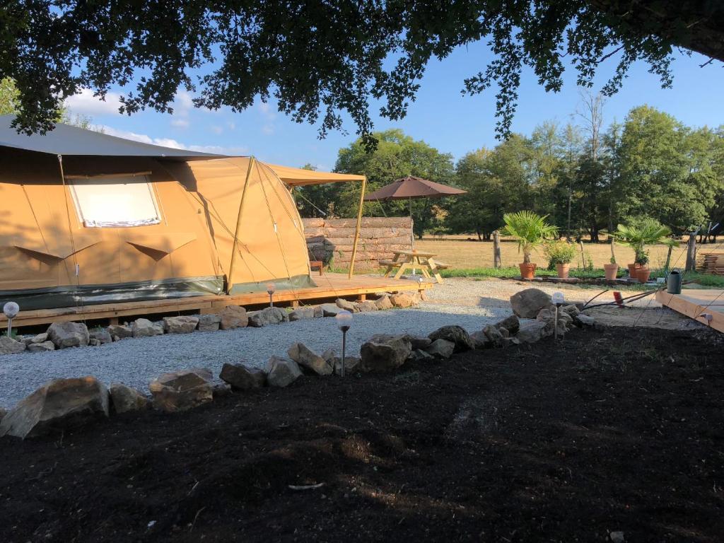 Zahrada ubytování Glamping Resort Bousset