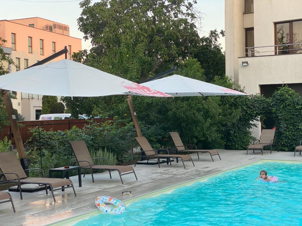 Bazén v ubytování Hotel Perla nebo v jeho okolí