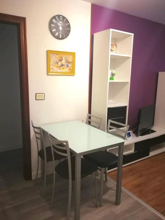 Televízia a/alebo spoločenská miestnosť v ubytovaní Apto Playa de Coira