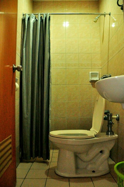 Koupelna v ubytování GV Tower Hotel