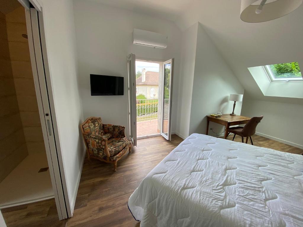 Aou Saintou - Suite Met Balkon