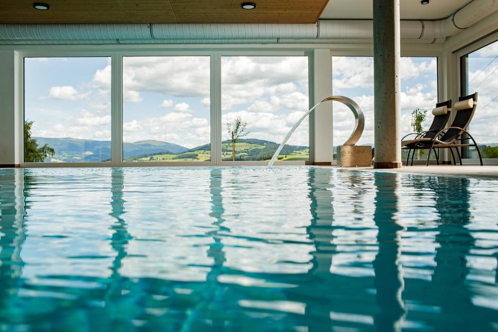 Nespecifikovaný výhled na hory nebo výhled na hory při pohledu z hotelu