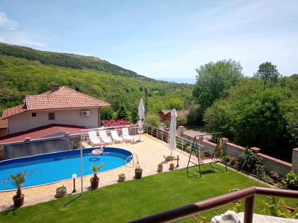 Bazén v ubytování Vila Roza nebo v jeho okolí