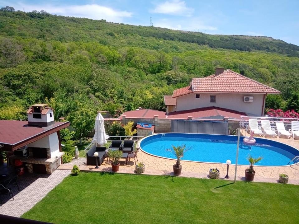 Bazén v ubytování Vila Roza nebo v jeho okolí