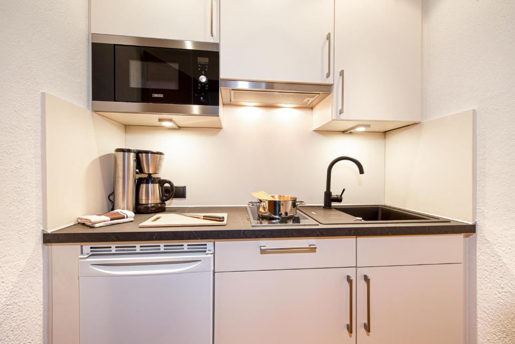 Kuchyň nebo kuchyňský kout v ubytování Hotel Appart Peter