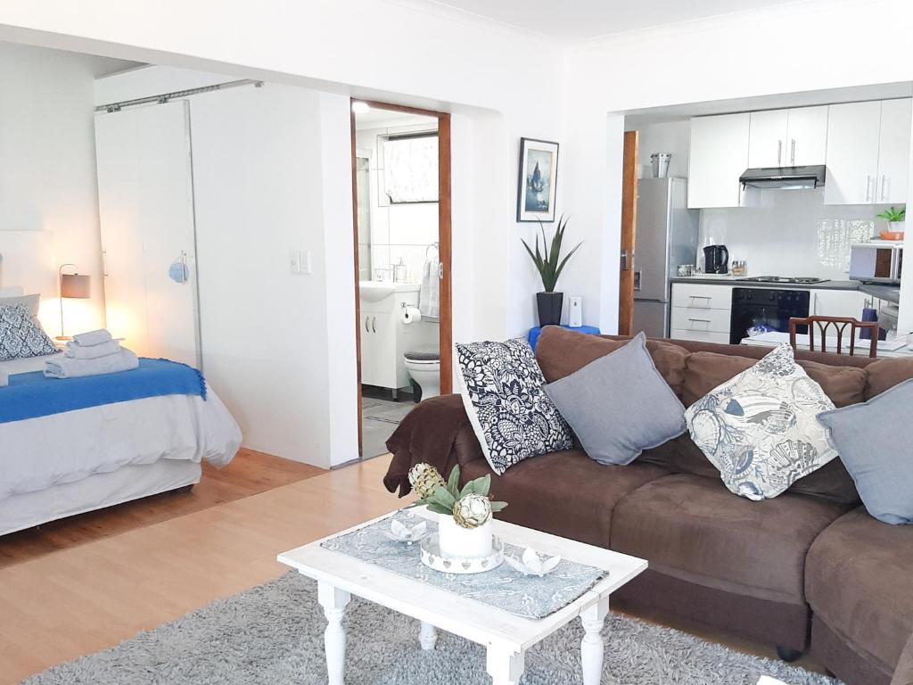 Postel nebo postele na pokoji v ubytování Umtamvuna View Cabanas