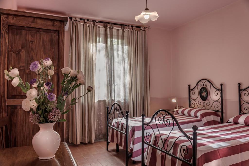 Postel nebo postele na pokoji v ubytování Villa Bellaria Lucignano