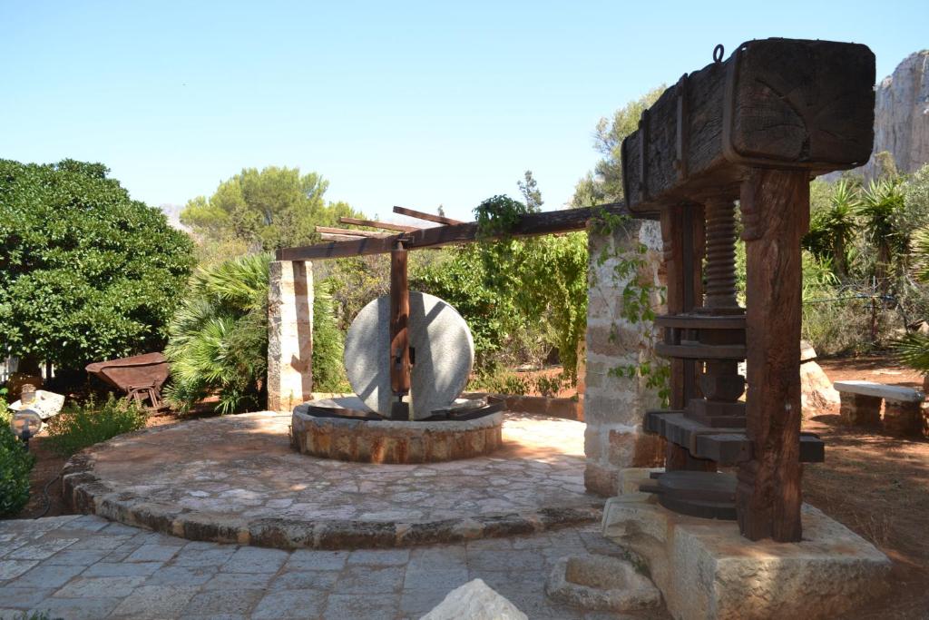 Vonkajšia záhrada v ubytovaní Villa Paradiso Riserva Naturale Monte Cofano
