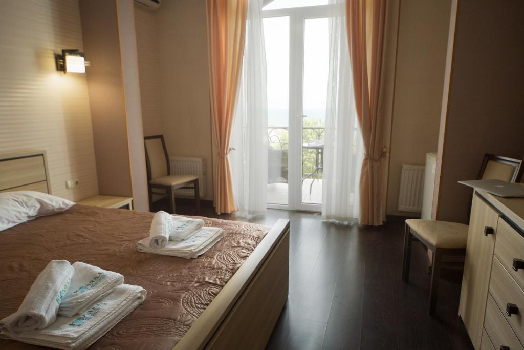 Postel nebo postele na pokoji v ubytování Kolyada Hotel