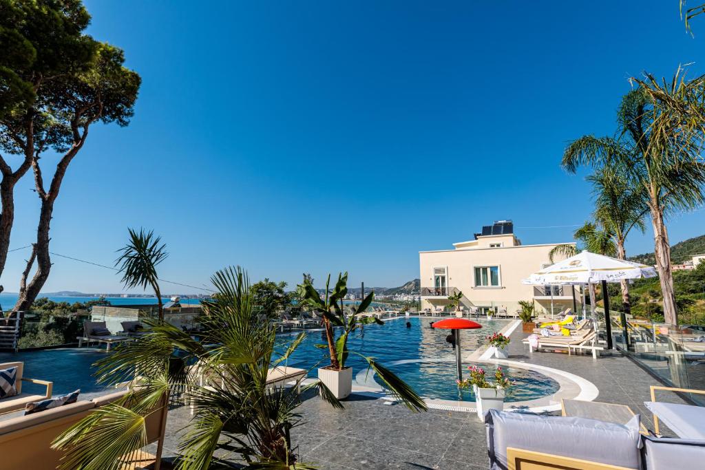 Bazén v ubytování Le Palazzine Hotel nebo v jeho okolí