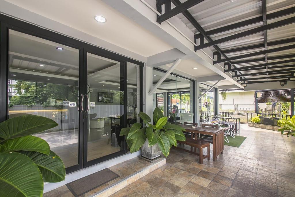 Patio nebo venkovní prostory v ubytování Petchsiri Boutique Hotel เพชรสิริ บูทิค