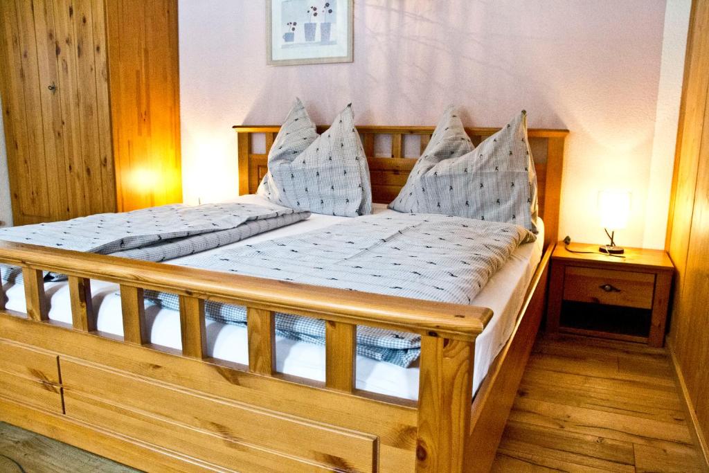 Postel nebo postele na pokoji v ubytování Pension Waldesruh/Halseralm