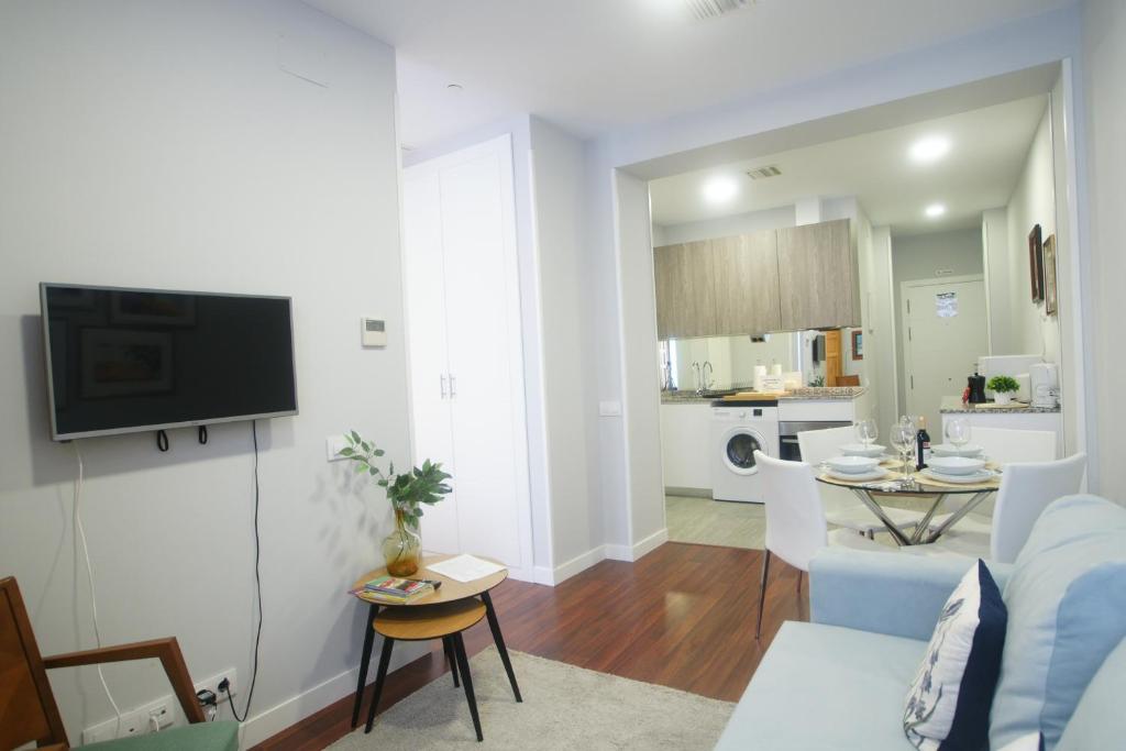 Apartamento al lado de Gran Via - Pink - Superior One-Bedroom Loft With Balcony