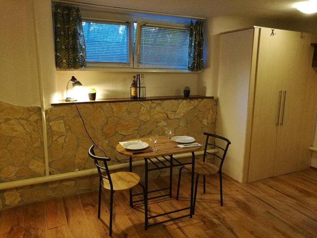 Kuchyňa alebo kuchynka v ubytovaní City Center Studio Apartman