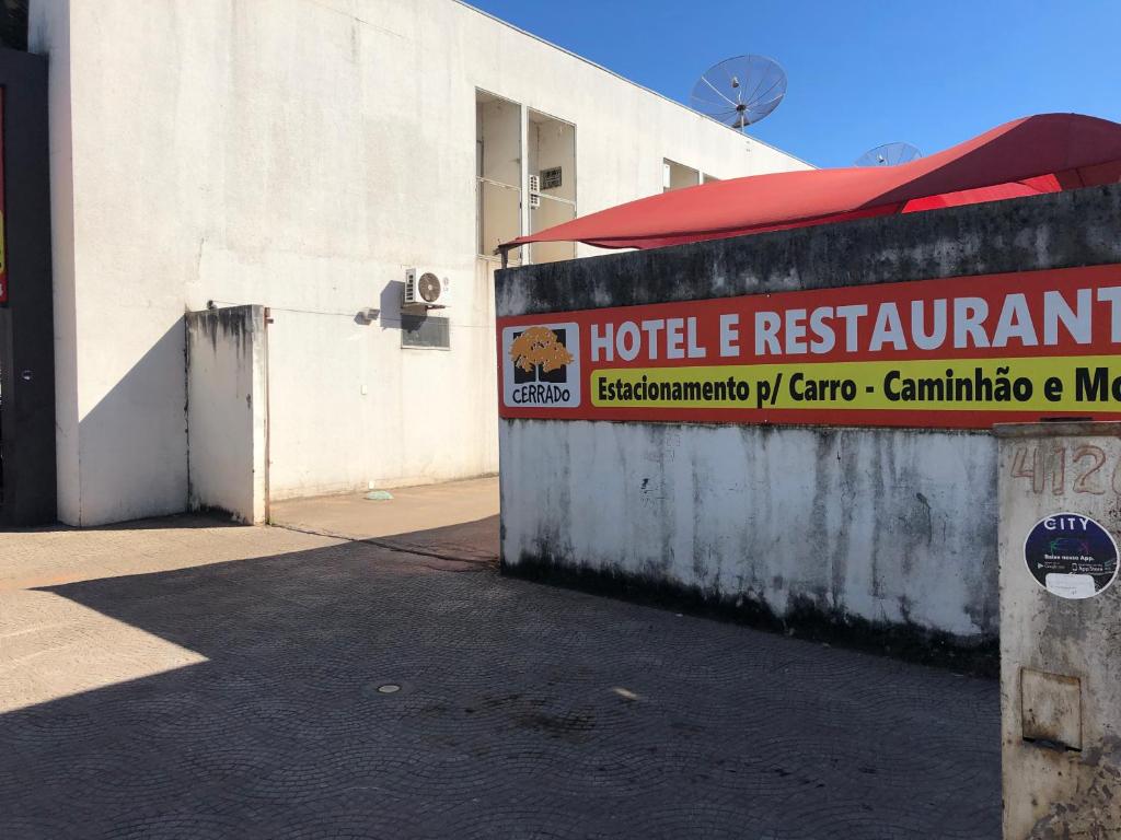  HOTEL E RESTAURANTE CERRADO