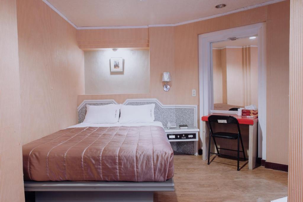 Postel nebo postele na pokoji v ubytování Tong Hsin Hotel