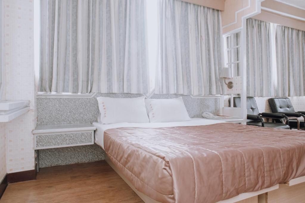 Postel nebo postele na pokoji v ubytování Tong Hsin Hotel