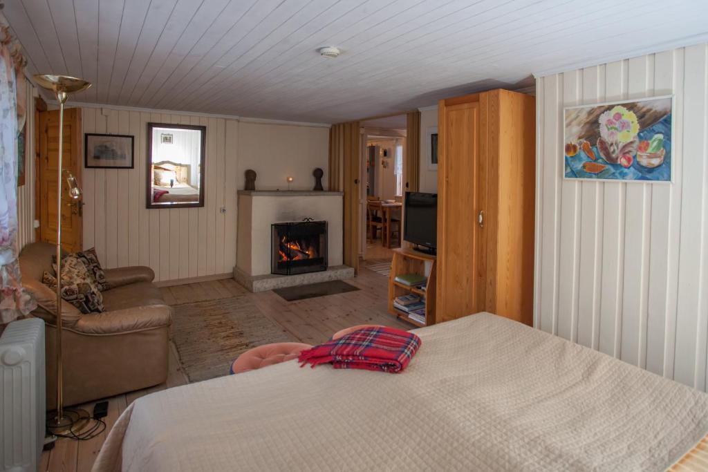 TV a/nebo společenská místnost v ubytování Västriku Holiday Home