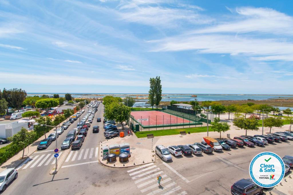 an aerial view of a parking lot with a basketball court at Apartamento Praia Fuzeta 2 in Fuzeta